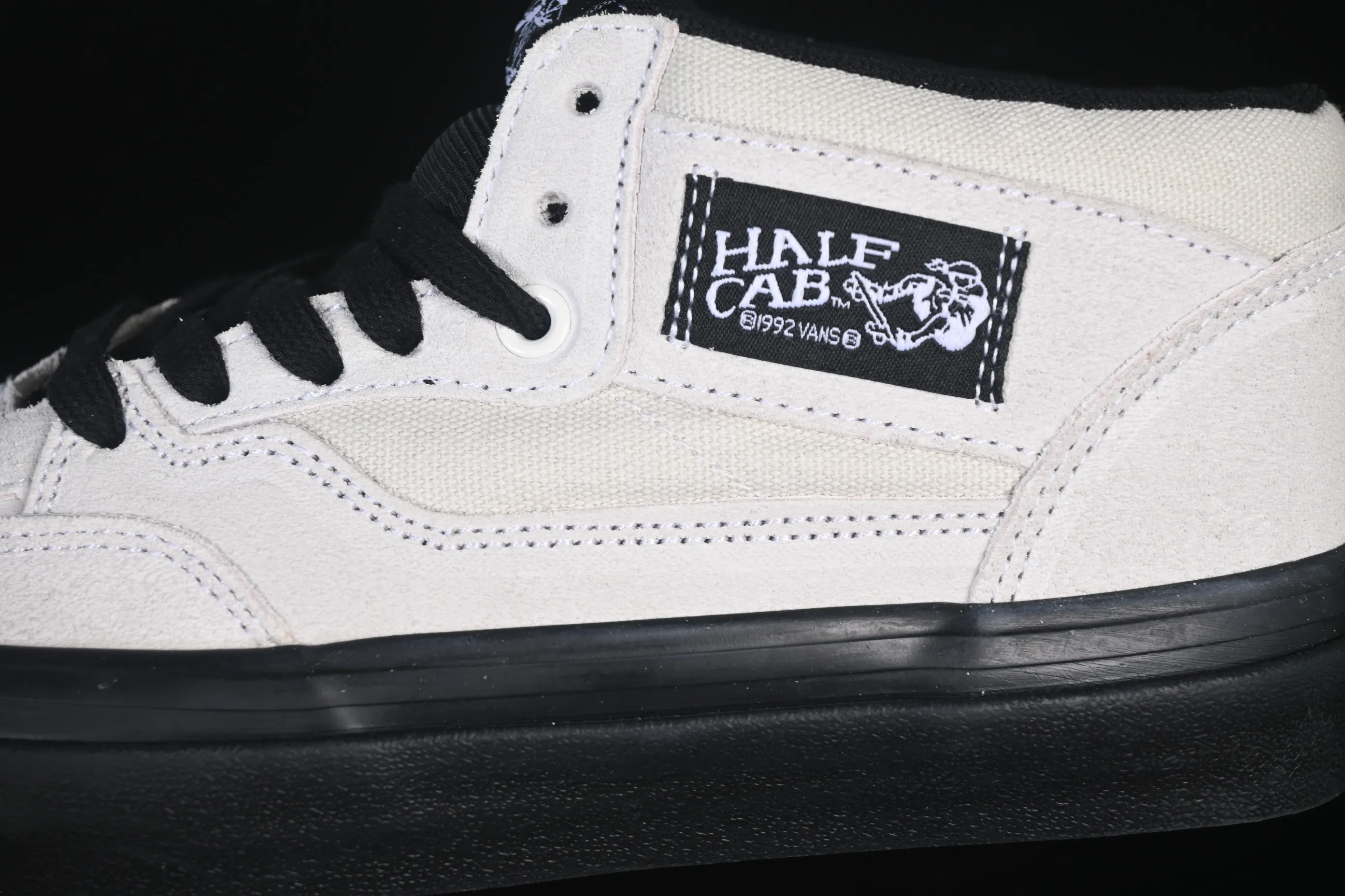 All categories Vans Vans series Vans Mid Vans China Vans Half Cab 33 Vans official retro casual simple versatile skateboard shoes VN000CXJYB2